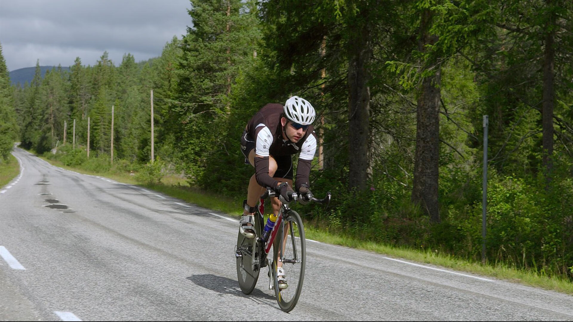 “夜幕追逐：黑夜中的极速追击”，夜幕追击通关技巧
